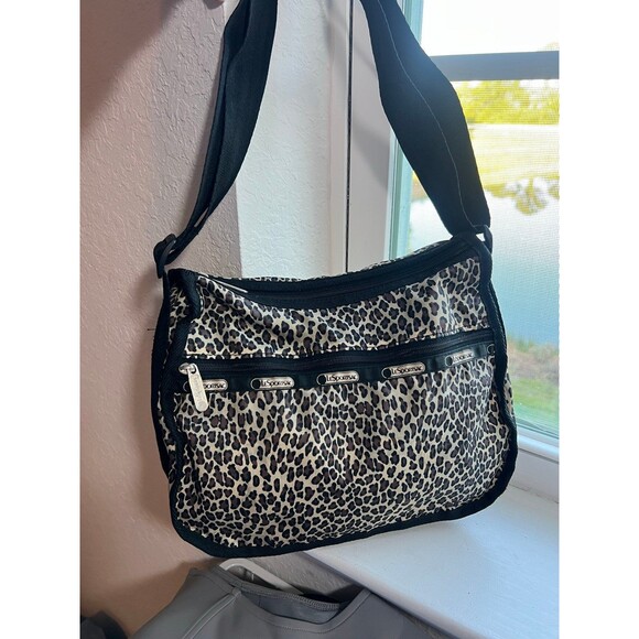 Lesportsac Handbags - LeSportSac Classic Hobo Crossbody Pocketbook in Leopard Print with Black Trim